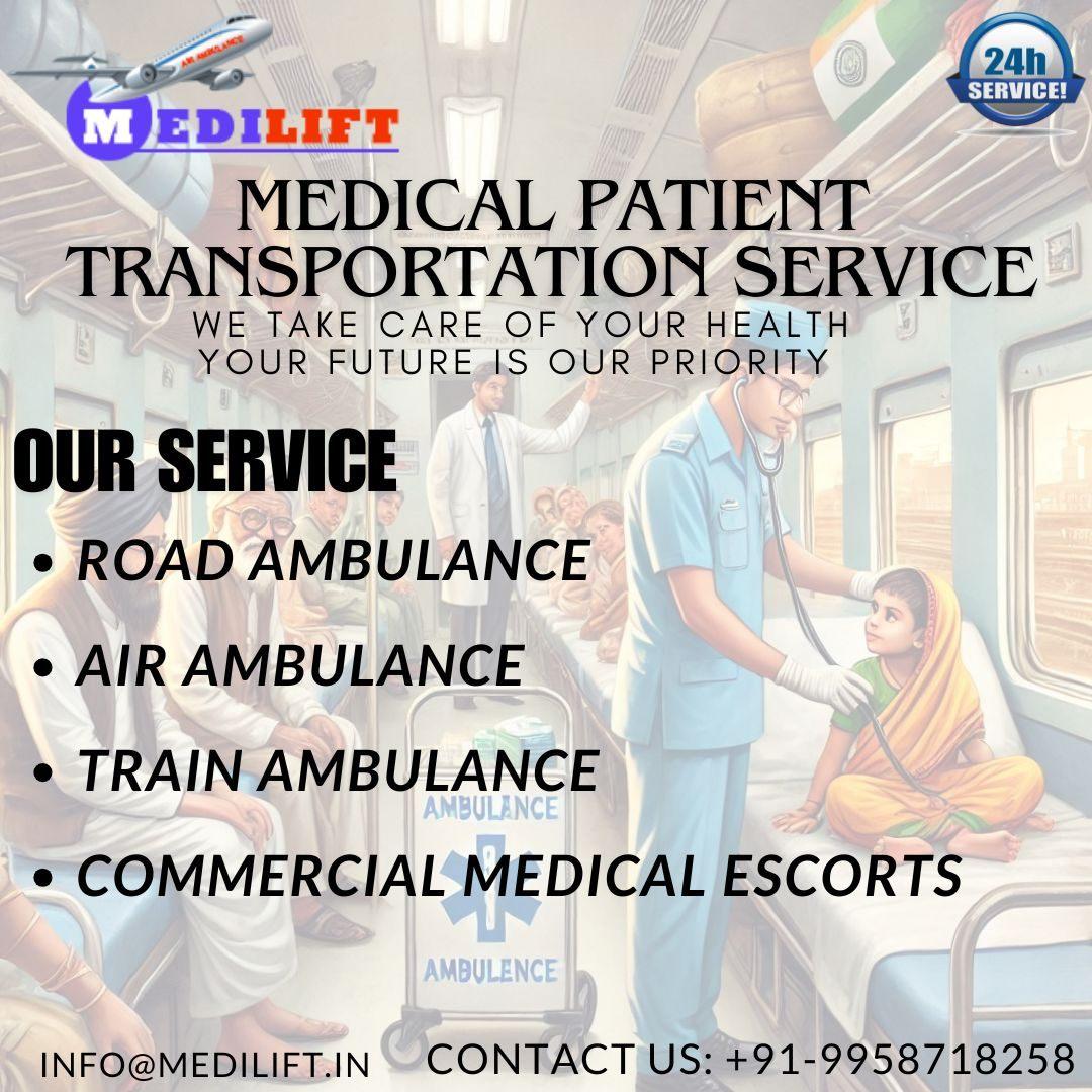 Medilift Train Ambulance Service in Kolkata has Qualified Medical Professionals