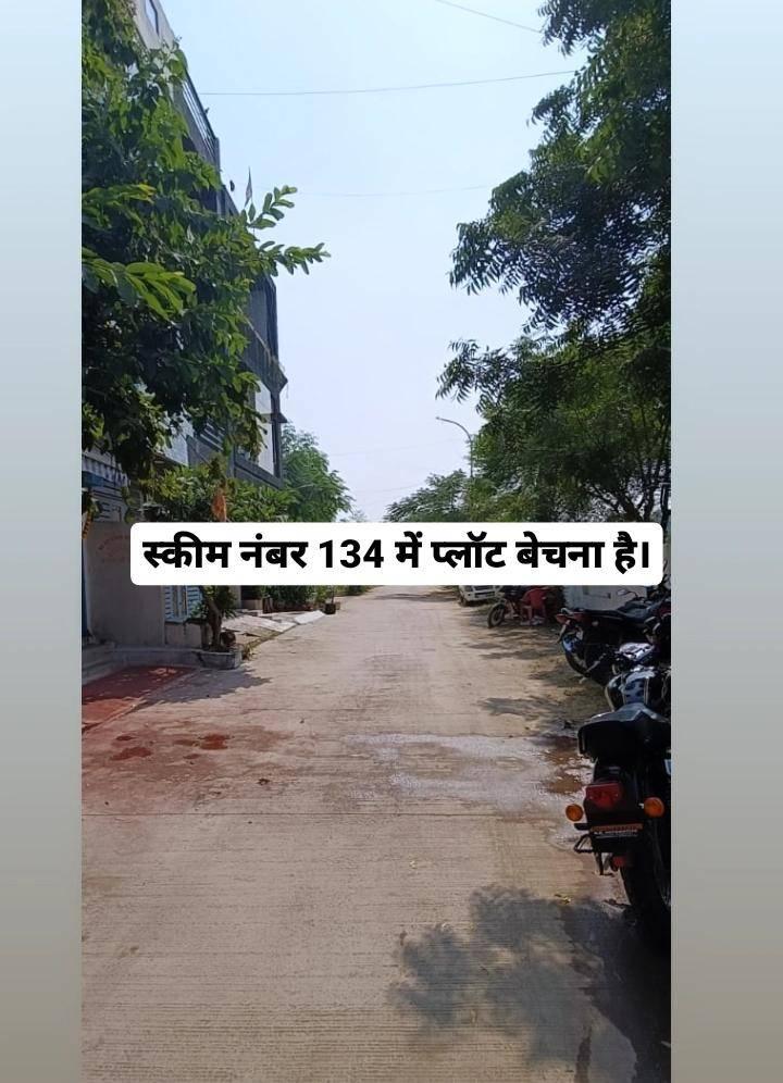  plot for sale At Scheme no 134.