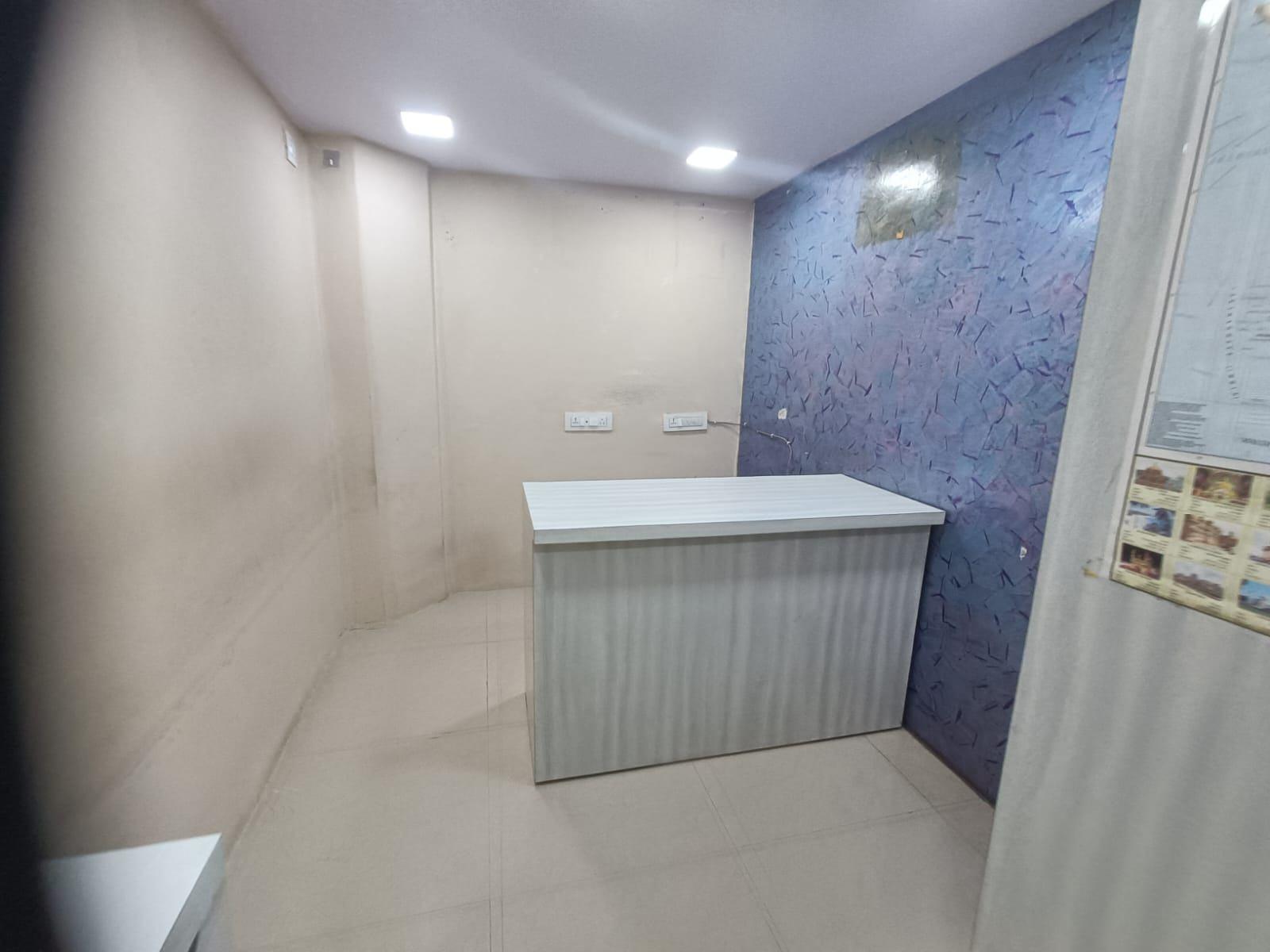 Office for Rent in Kandivali West with Furniture, Boss Table, Chairs More!