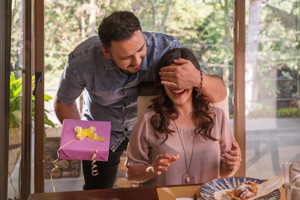 Celebrate Her Birthday with Perfect Gifts - Shop Birthday Gifts for Girlfriend