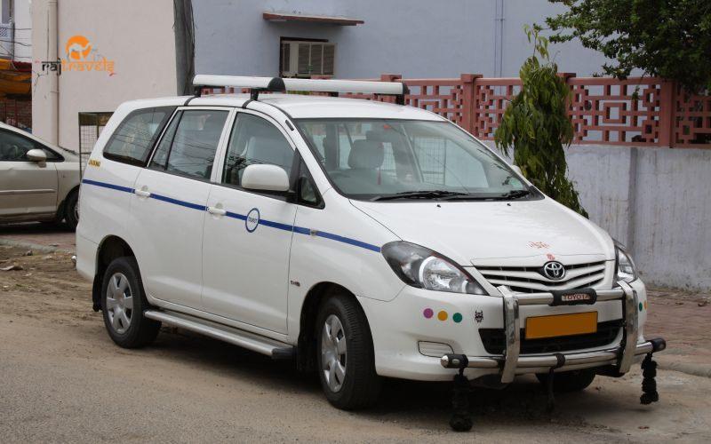 Book Innova Car in Jaipur with Raj Travels Today
