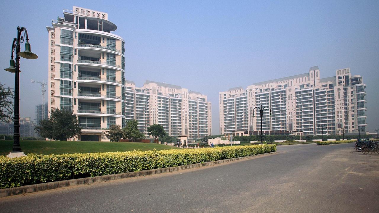 Live Grand At DLF Aralias, Sector 42 Golf Course Road