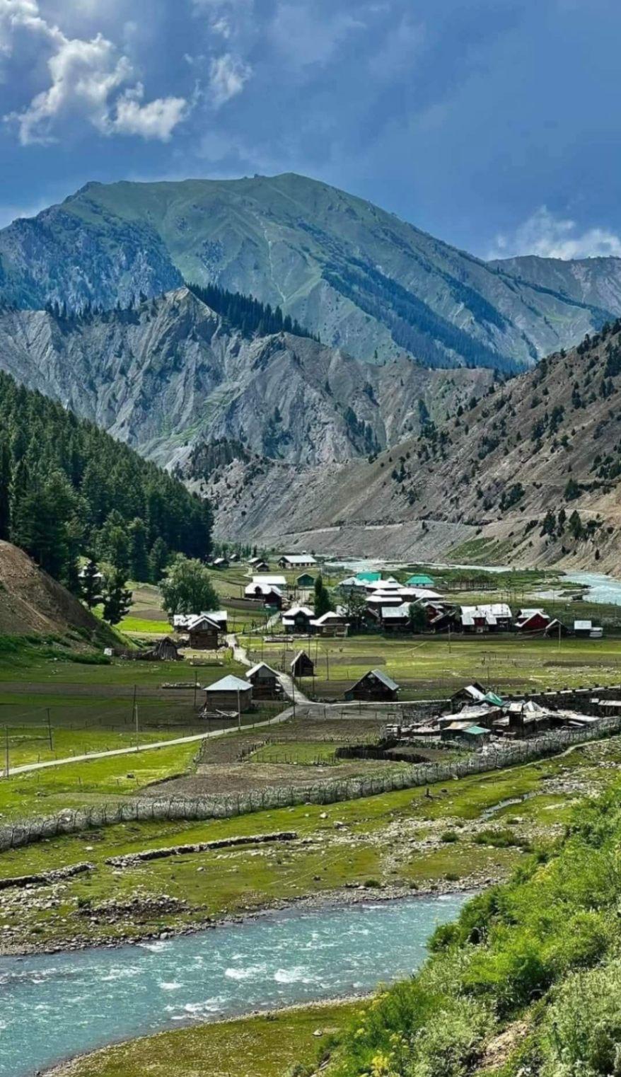 Amazing Kashmir Tour Packages with Gurez Valley