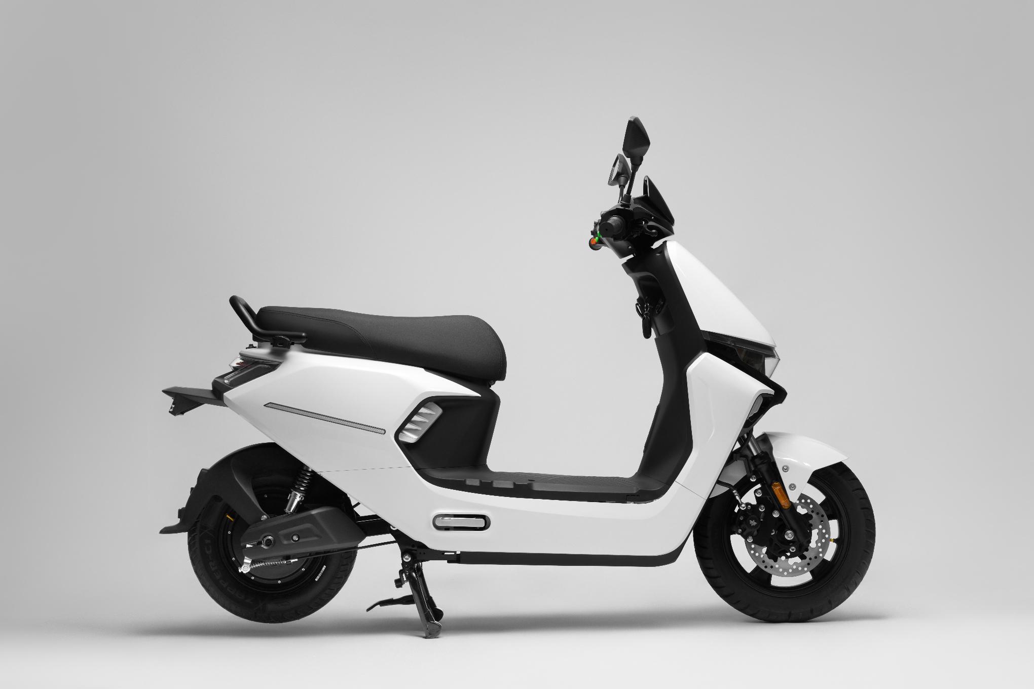 ABZO AE 60 Electric Scooter Helps You Reduce Daily Travel Costs With 85 KM Range