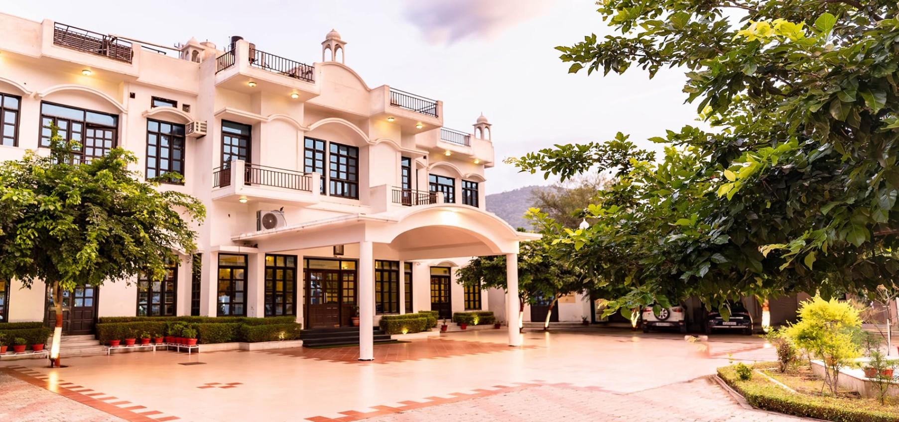 Explore Top Resorts in Sariska for Nature Lovers