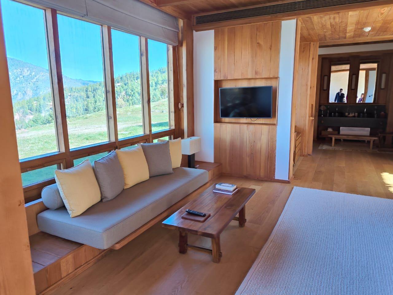 Bhutan Package Tour with Six Senses Hotel