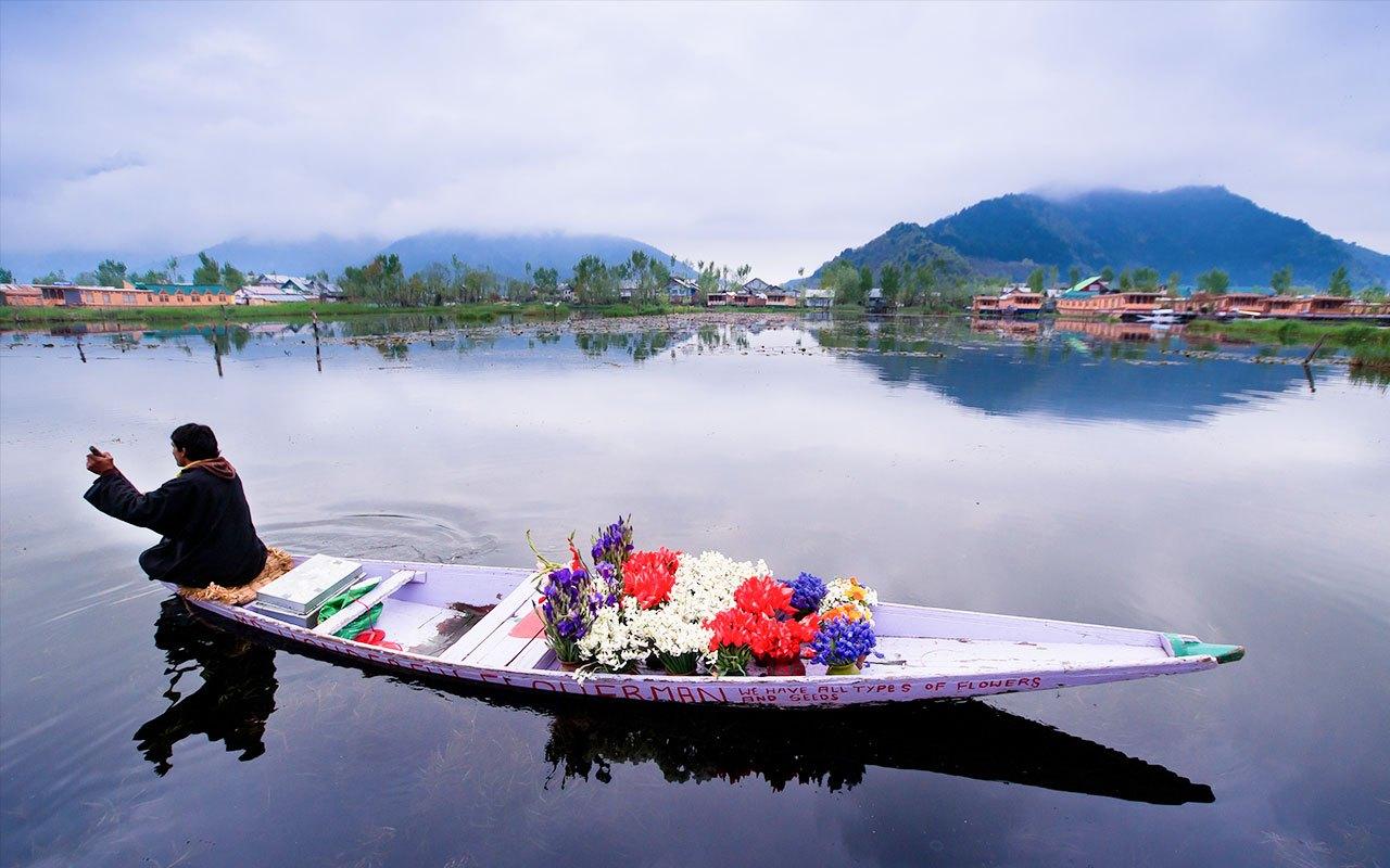 Kashmir tour packages Price from Ahmedabad