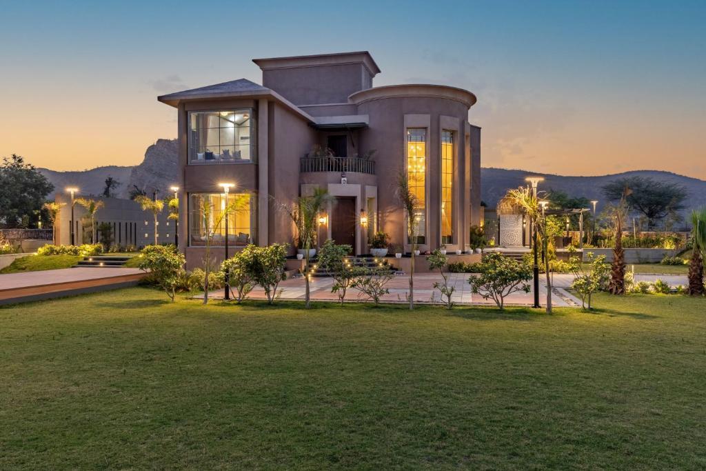 Which Jaipur locality offers affordable yet premium furnished villas?