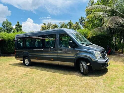 Force Urbania Rental in Delhi for Luxury Group Travel