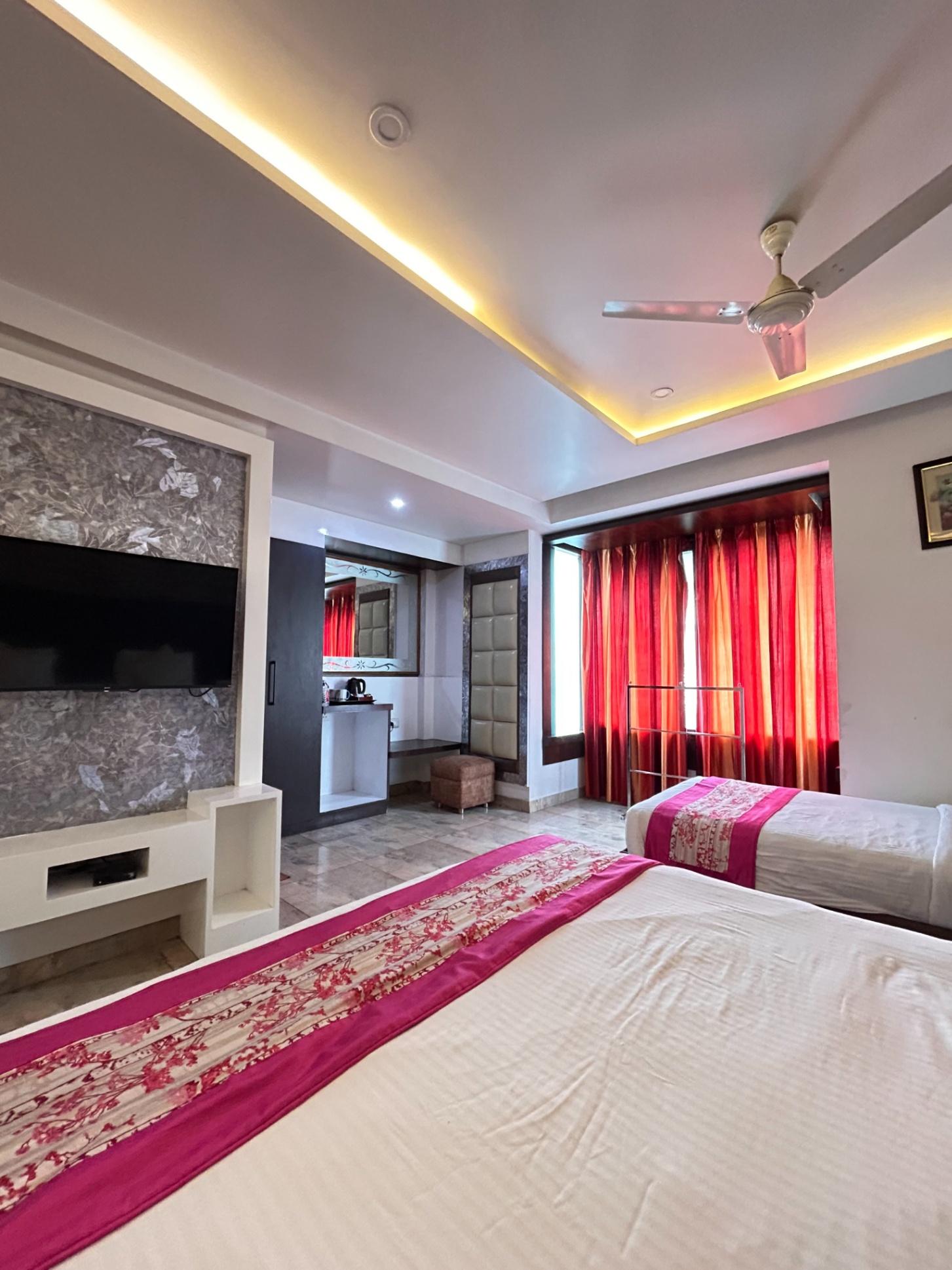 Hotel SGT Plaza Best Banquet in Sarnath