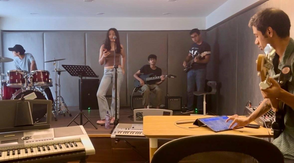 Best Music Teacher in Gurgaon Sector 43 | Best Music Teacher