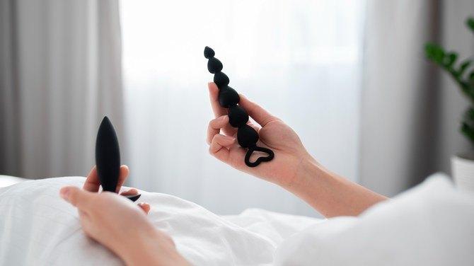 Butt Plugs vs Anal Beads: Understanding the Difference