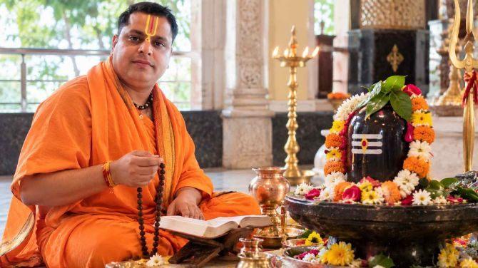 How to Find a Famous Pandit Ji in Ujjain for Online Puja Booking?
