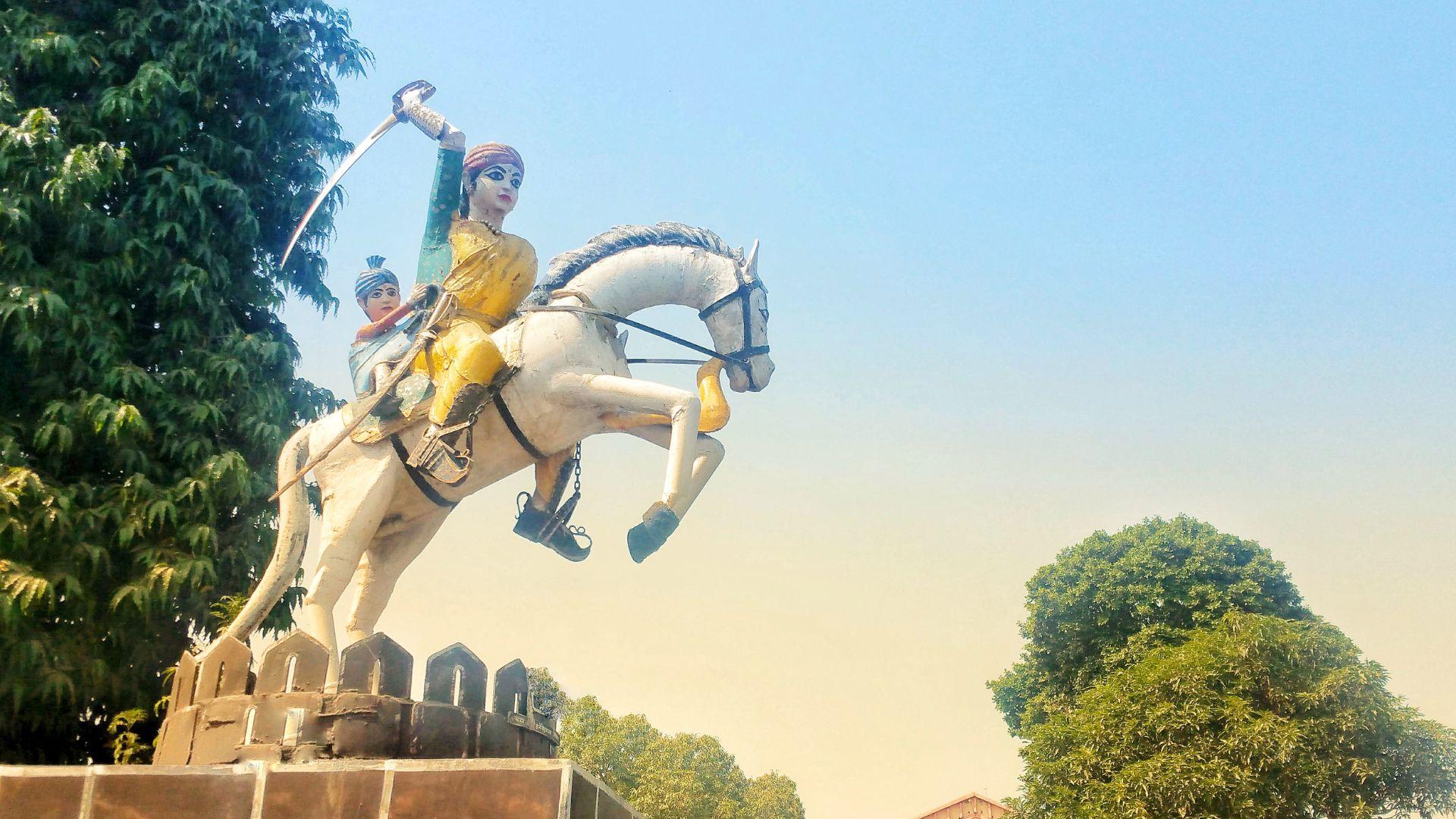 Jhansi Pin Codes, History, Food and Places to Visit