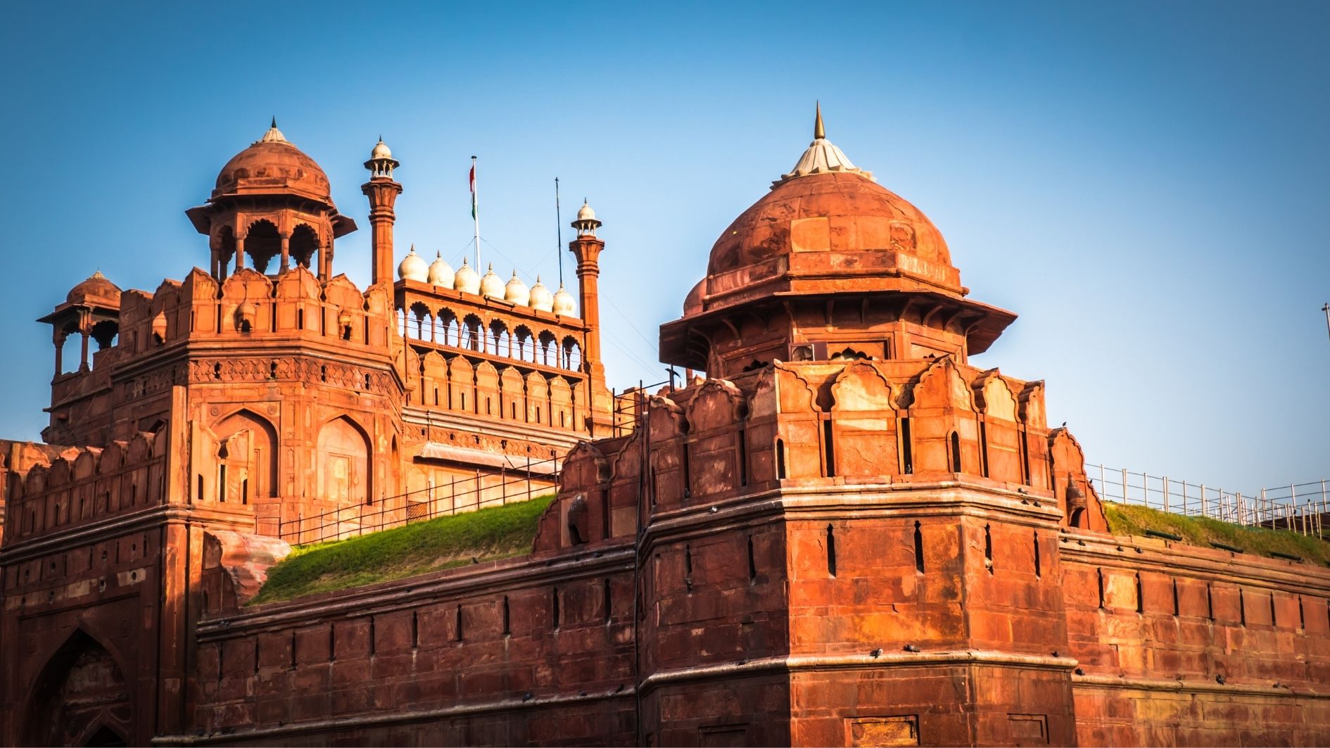 10 Most Popular Places to Visit in New Delhi City