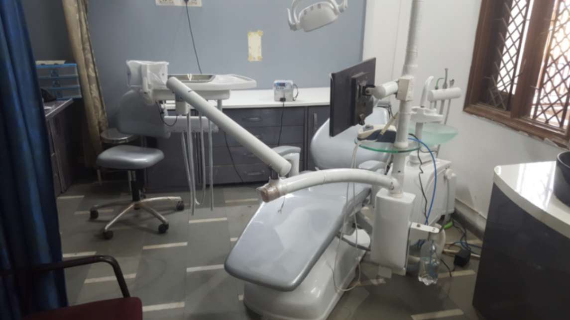 Dentistry; Exp: More than 10 year