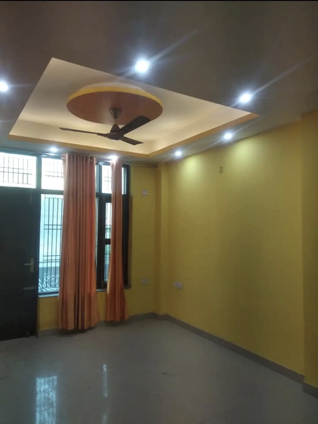 3 Bed/ 2 Bath Apartment/ Flat, Semi Furnished for rent @Sector 63