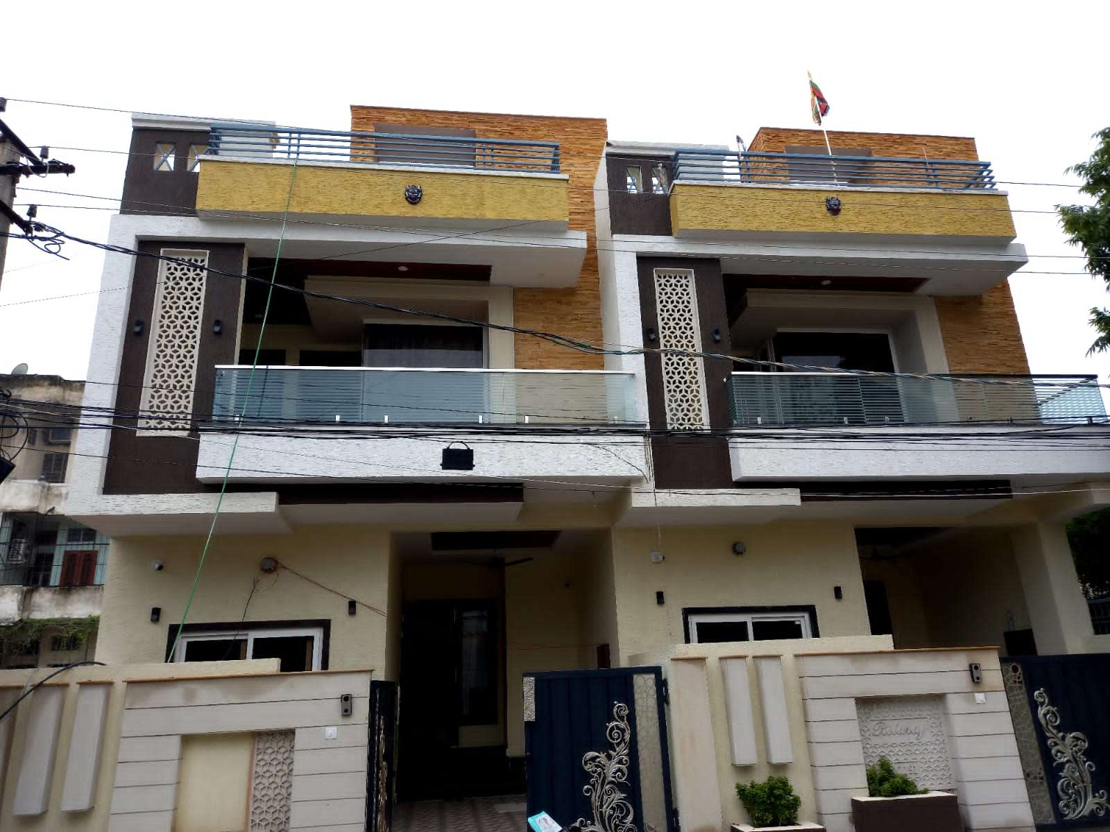 4 Bed/ 4 Bath House/ Bungalow/ Villa; 4,000 sq. ft. carpet area; 1,700 sq. ft. lot for sale @Nirman Nagar