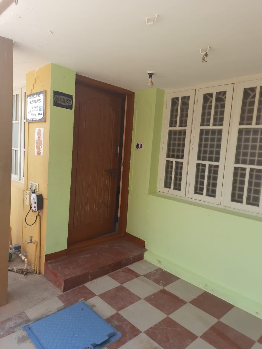 2 Bed/ 1 Bath House/ Bungalow/ Villa; 580 sq. ft. carpet area, Semi Furnished for rent @ramkrishnagar Mysore 
