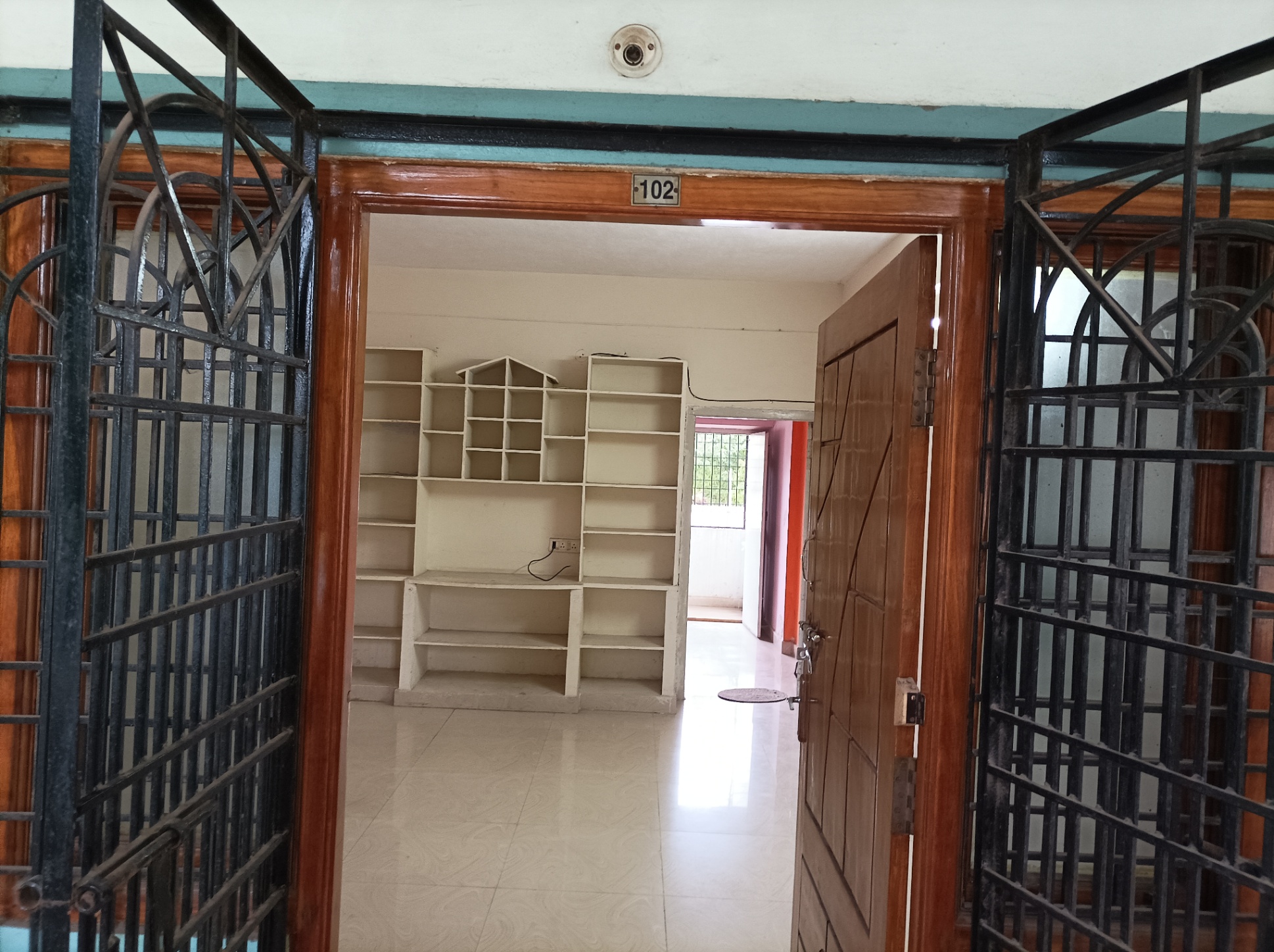 2 Bed/ 2 Bath Apartment/ Flat; 1,180 sq. ft. carpet area, Semi Furnished for rent @Car shed junction 