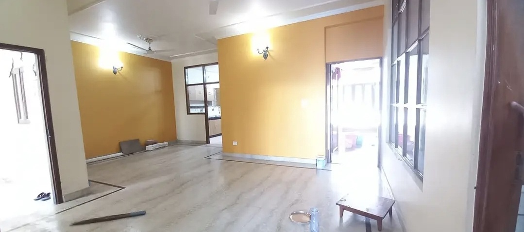 3 Bed/ 3 Bath Apartment/ Flat, Semi Furnished for rent @Sector 50