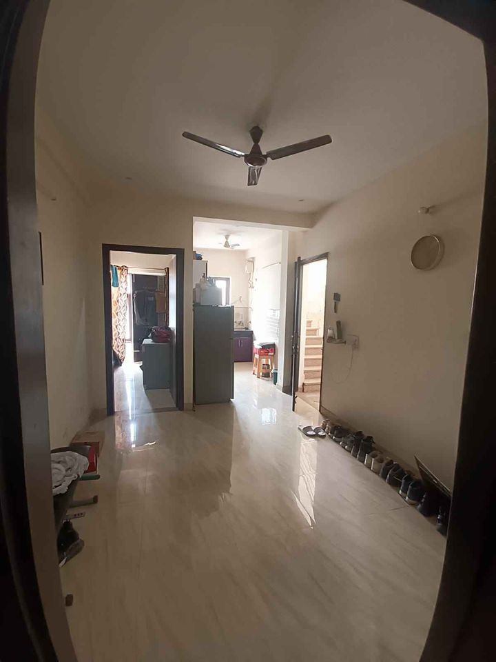 2 Bed/ 2 Bath Apartment/ Flat, Semi Furnished for rent @ Sector 43,