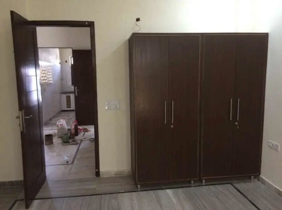 2 Bed/ 2 Bath Apartment/ Flat, Semi Furnished for rent @Sector 56