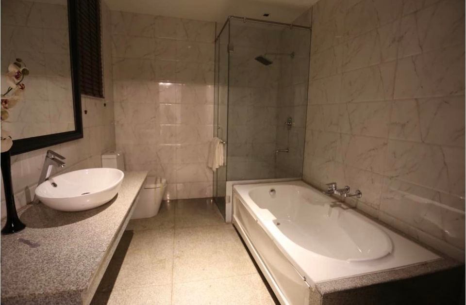 4 Bed/ 4 Bath Apartment/ Flat, Furnished for rent @Sector 69 Sohna Road Gurgaon. 