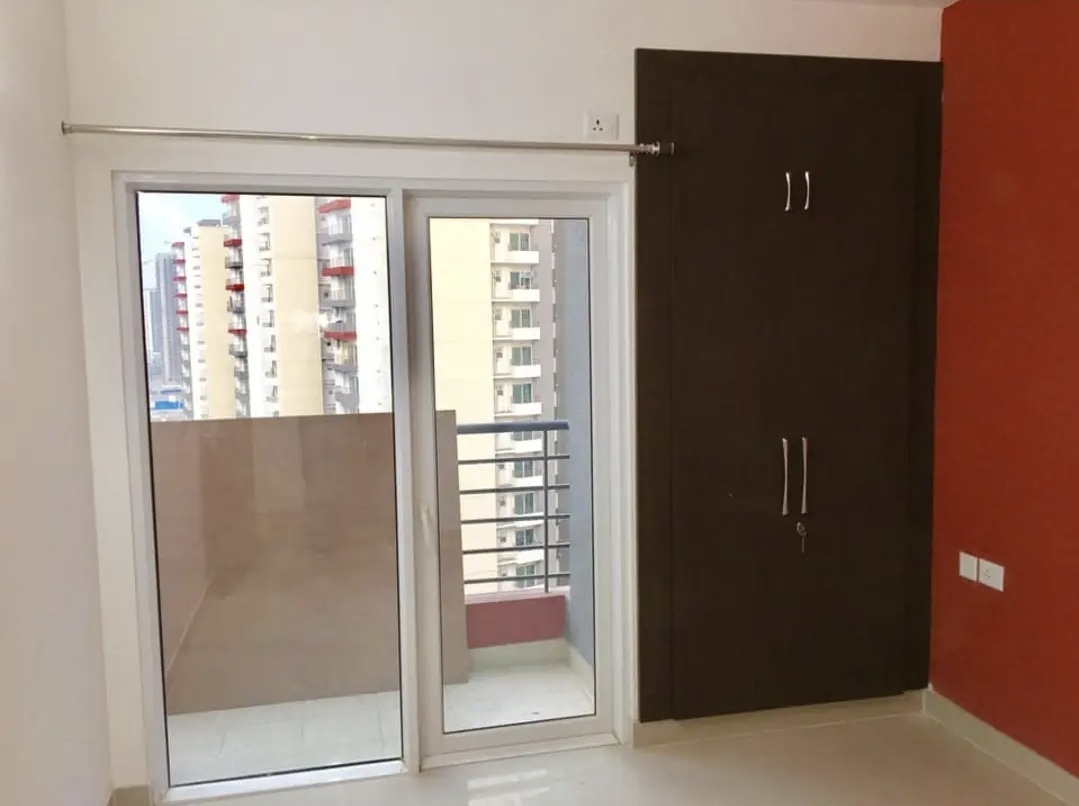 2 Bed/ 2 Bath Apartment/ Flat, Semi Furnished for rent @Noida extension 
