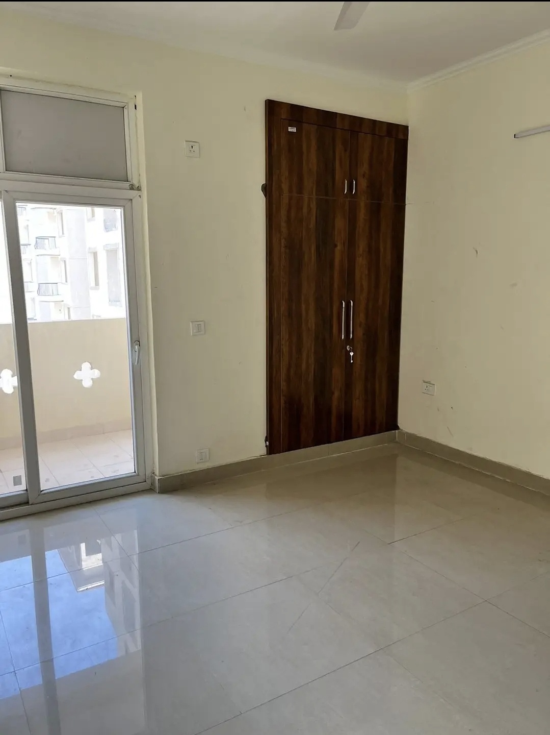3 Bed/ 3 Bath Apartment/ Flat, Furnished for rent @Service road