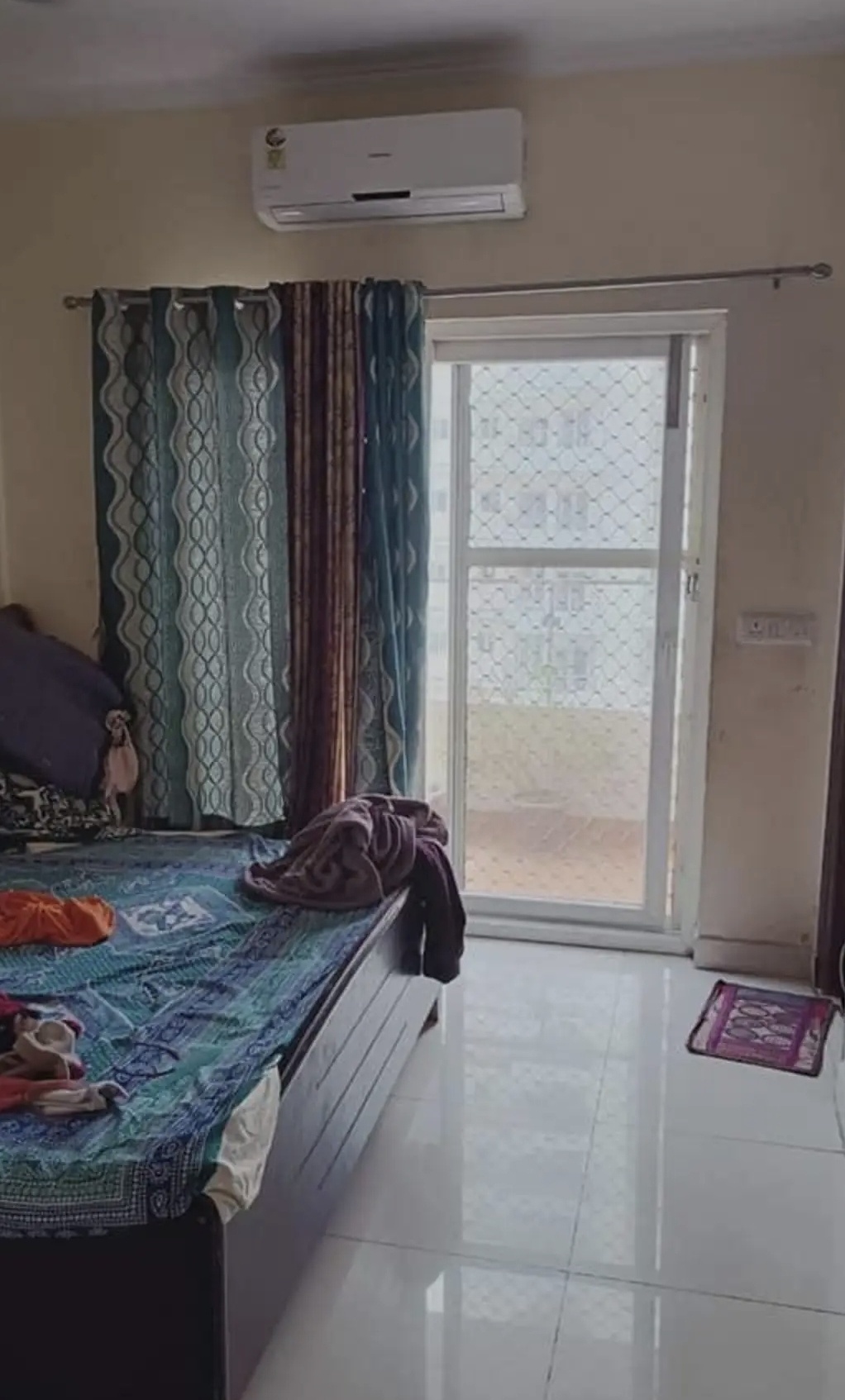 2 Bed/ 2 Bath Apartment/ Flat, Furnished for rent @Ek murti chowk goal chaker near gaur city mall sector 16b