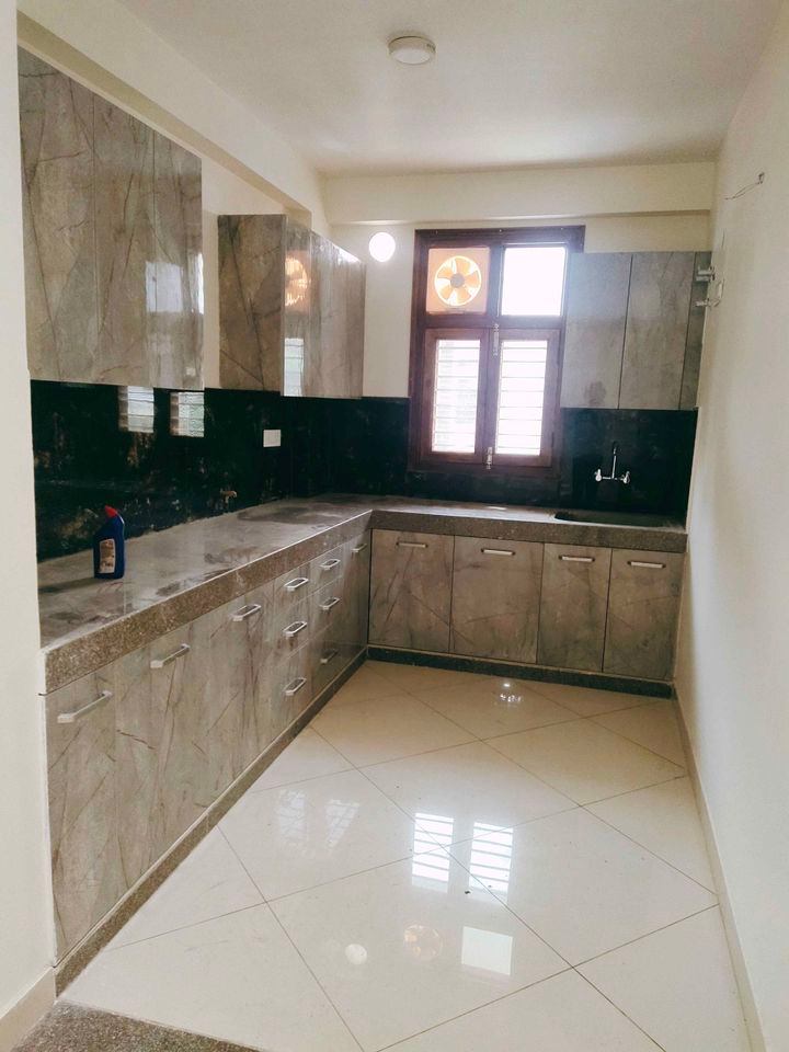 3 Bed/ 3 Bath Apartment/ Flat, Semi Furnished for rent @Ardee city sector 52