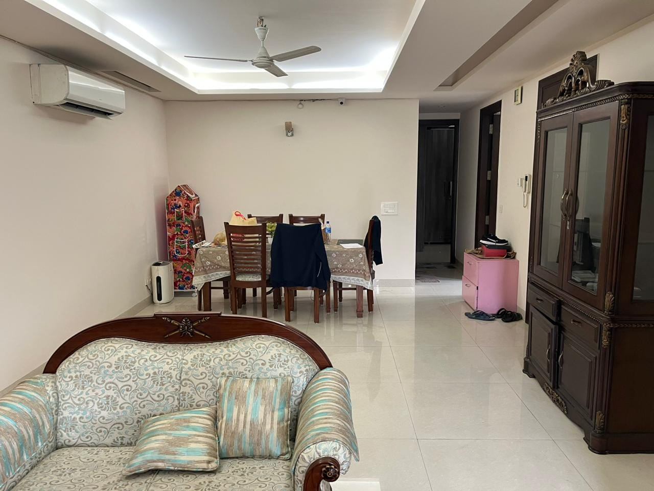 3 Bed/ 3 Bath Apartment/ Flat, Furnished for rent @ Nehru enclave delhi
