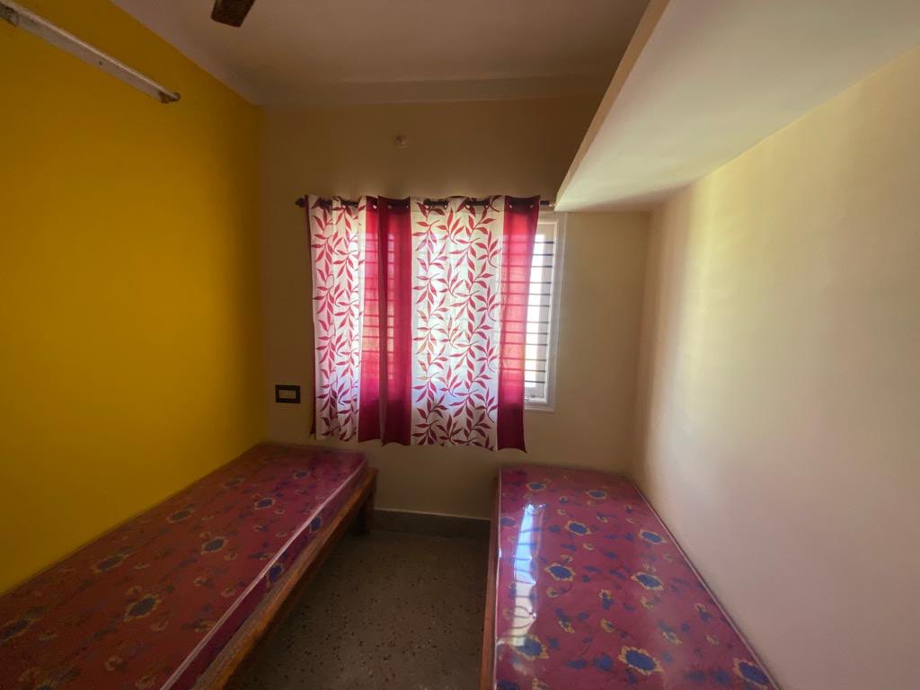 PG/ Roommate for rent @No 24 jp Nivas sbm colony Mathikere Bangalore 