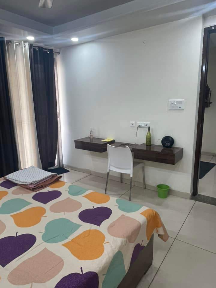 2 Bed/ 2 Bath Apartment/ Flat, Furnished for rent @sector 44,unitech cyber park mg road