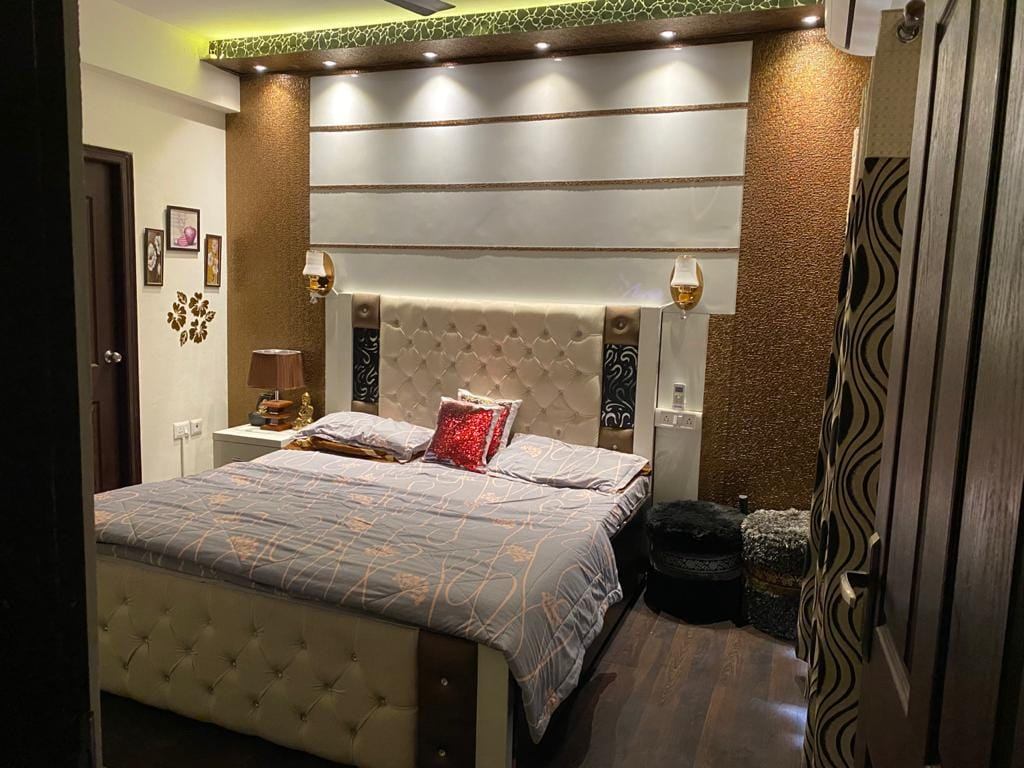 2 Bed/ 2 Bath Apartment/ Flat, Furnished for rent @gaur city 2