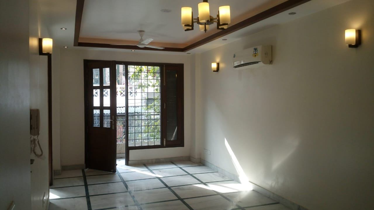 3 Bed/ 3 Bath Apartment/ Flat, Semi Furnished for rent @CR park delhi