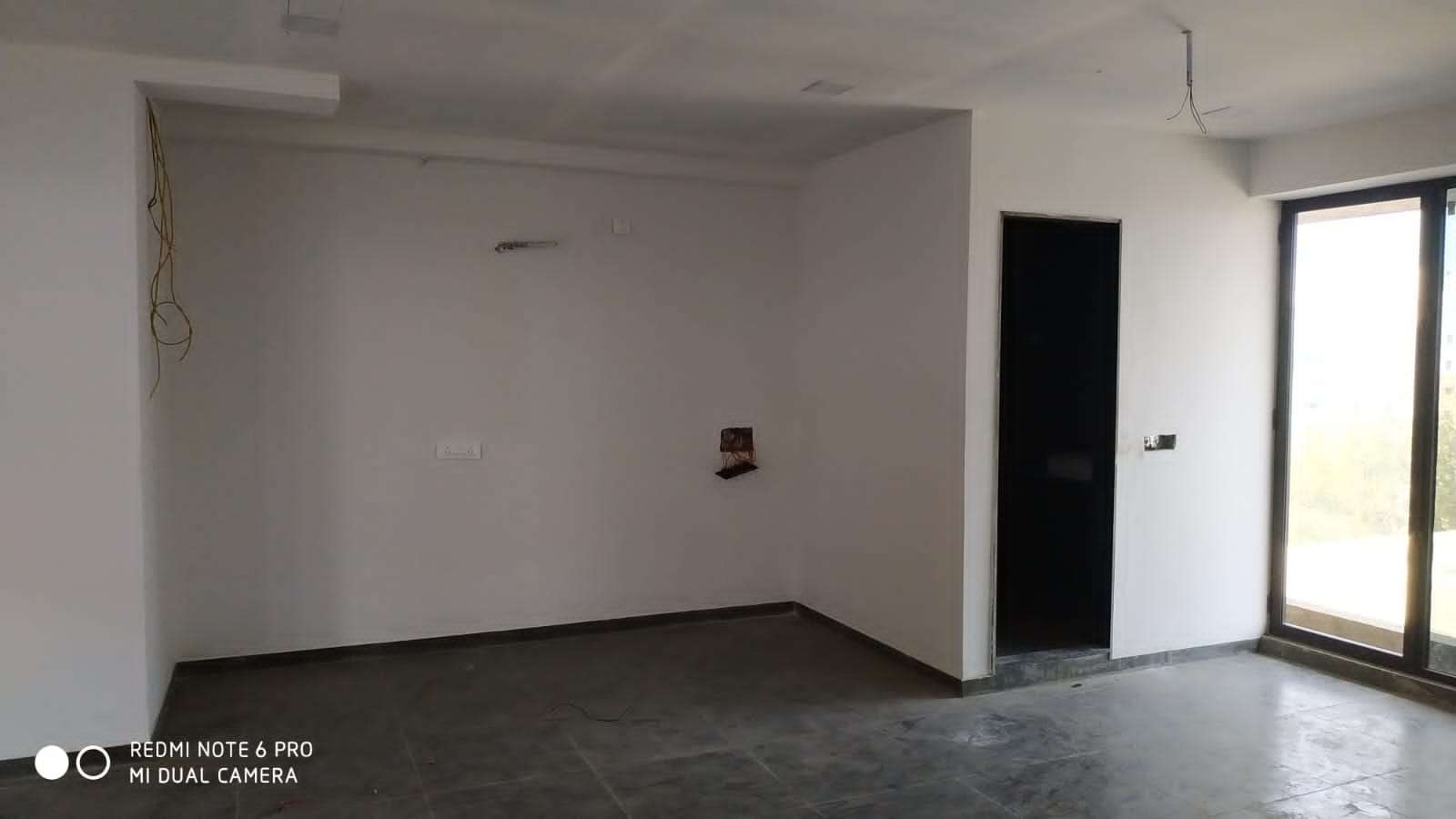 Office/ Shop, 600 sq ft carpet area, UnFurnished for rent