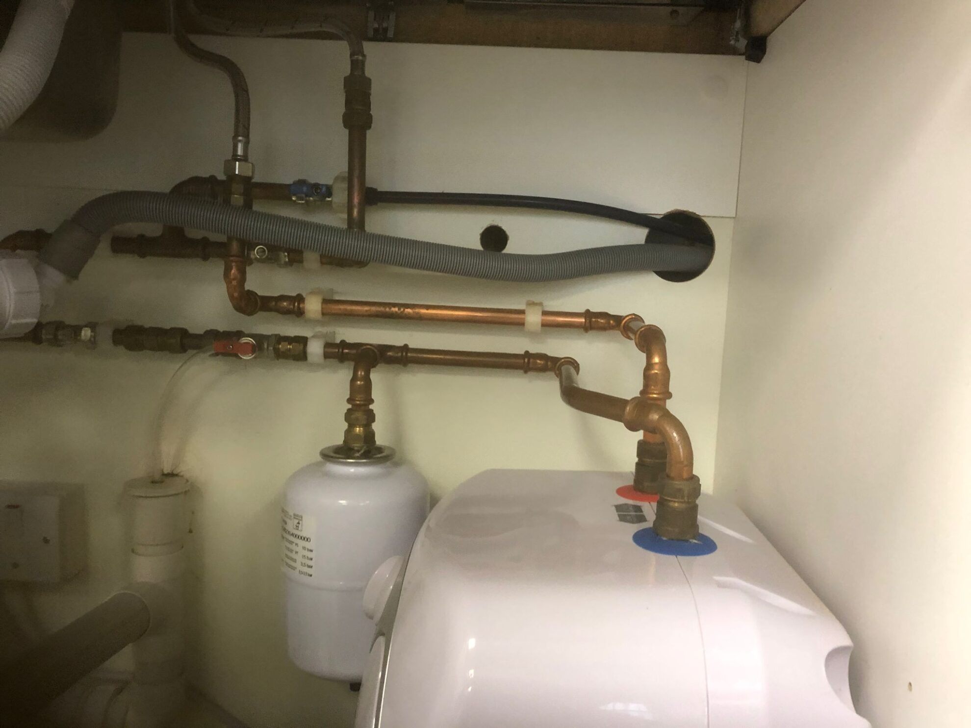 Plumber; Exp: Some experience (0-1 years)