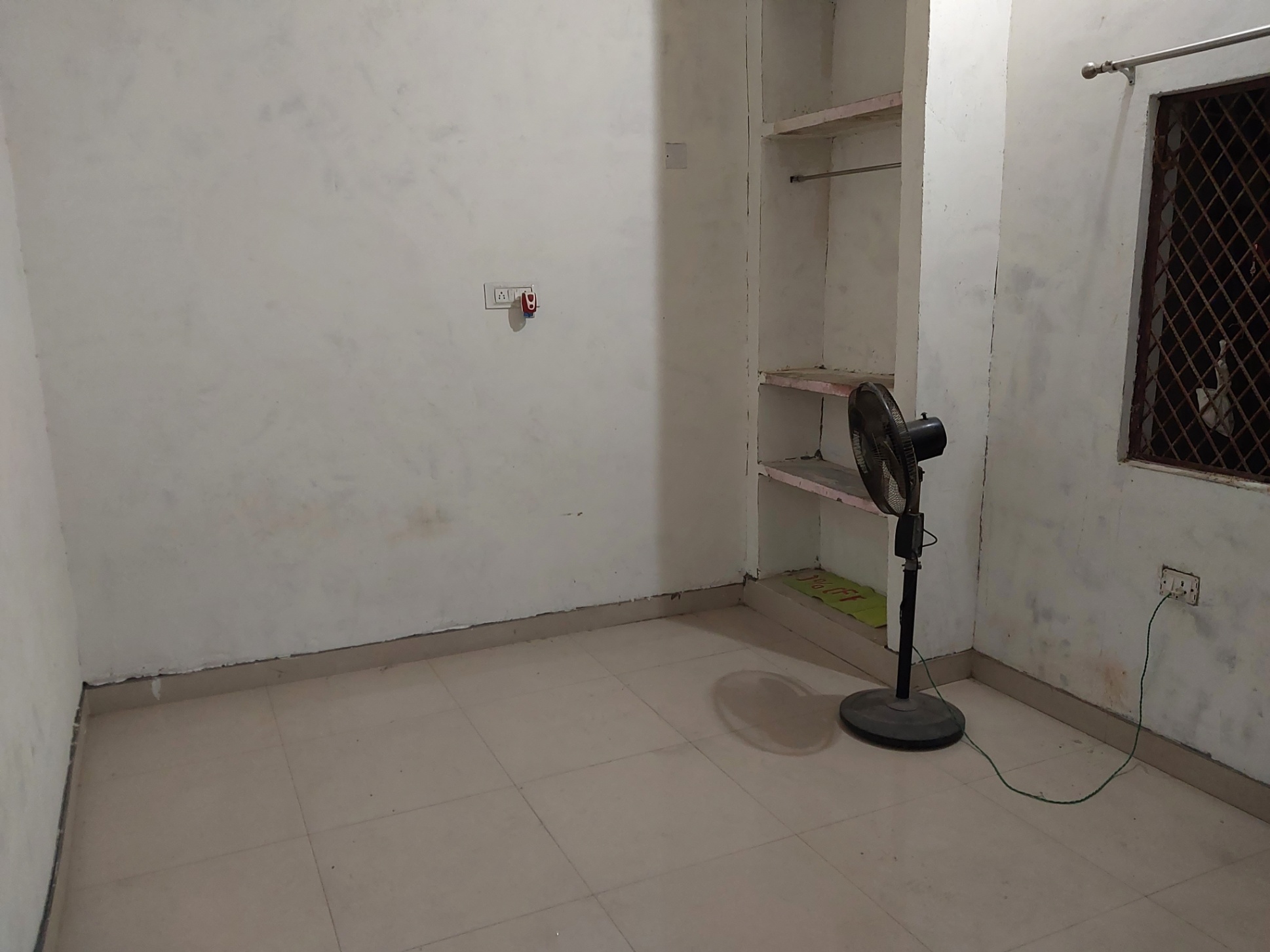 1 Bed/ 1 Bath Rent Apartment/ Flat; 160 sq. ft. carpet area, Semi Furnished for rent @Sewanagar Ghaziabad 