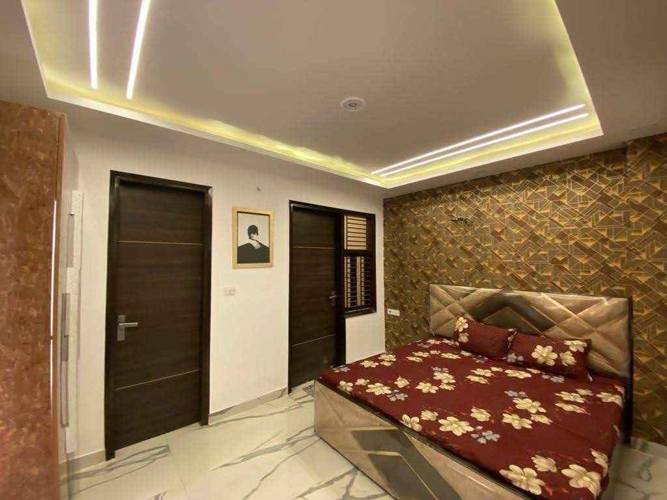 3 Bed/ 3 Bath Rent Apartment/ Flat, Furnished for rent @Dwarka mor New Delhi