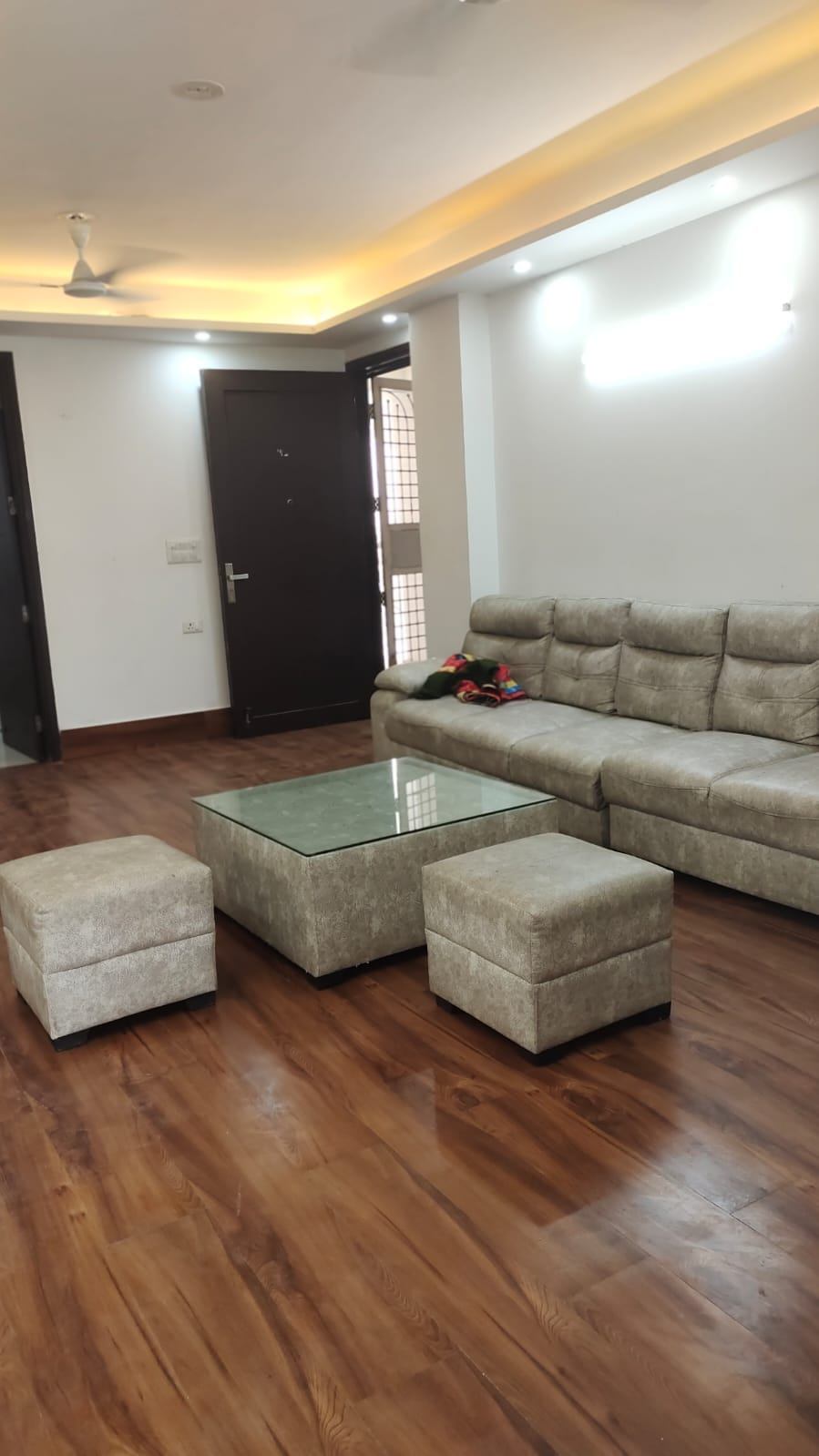2 Bed/ 2 Bath Rent Apartment/ Flat, Semi Furnished for rent @SAKET NEW DELHI