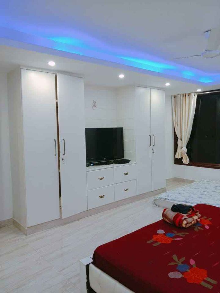 3 Bed/ 3 Bath Rent Apartment/ Flat, Semi Furnished for rent @Saket .  (South delhi)