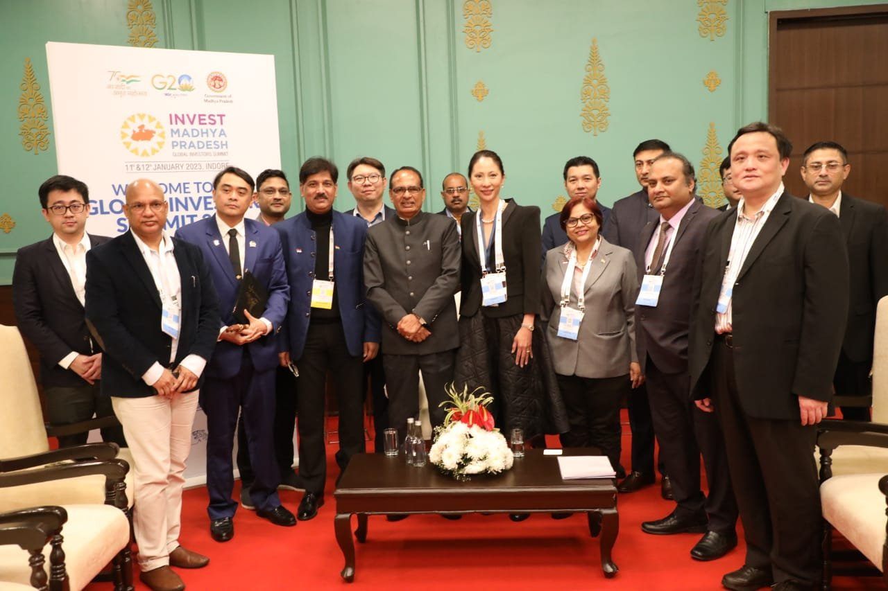 Distinguished members of the Singapore Chamber of Commerce and Industry led by Director Mr. Maneesh Tripathi