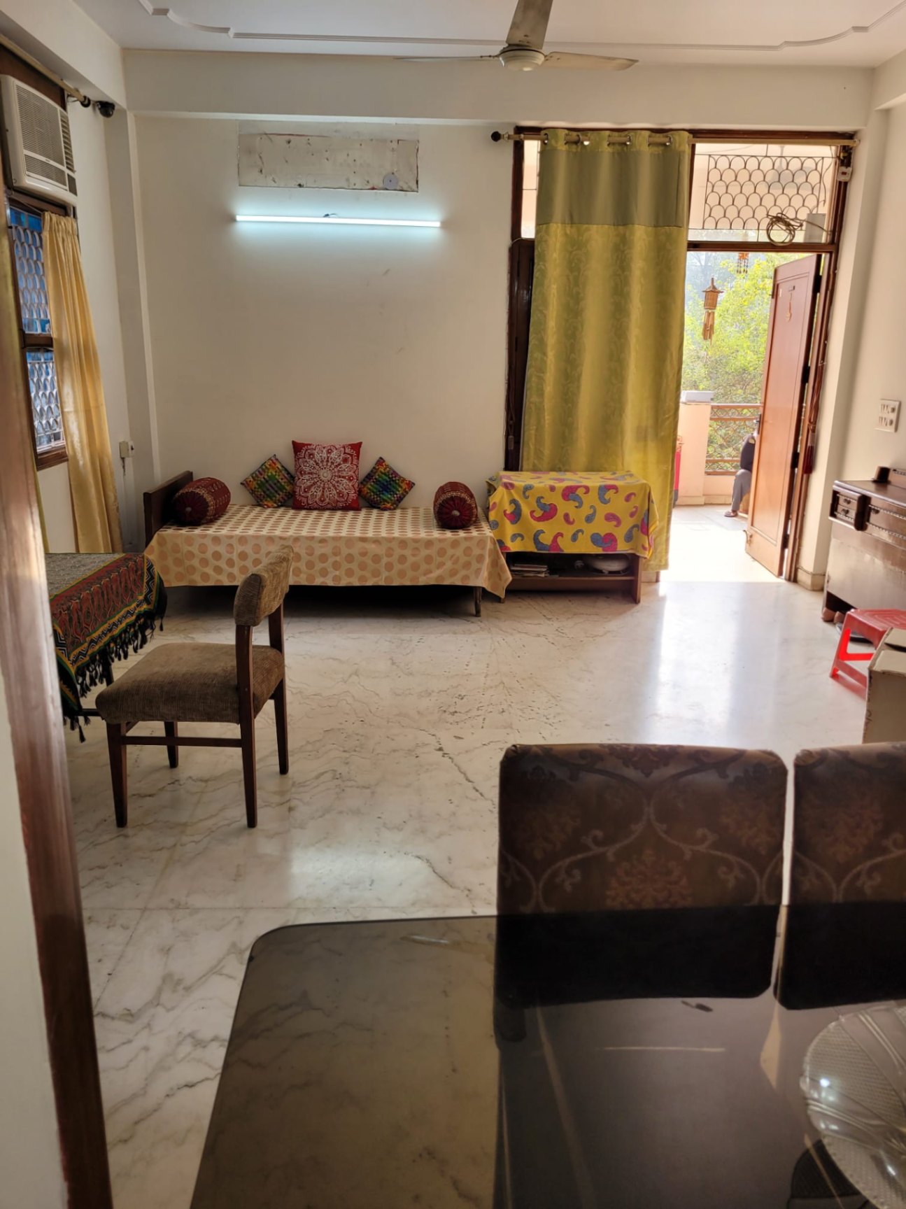 1 Bed/ 1 Bath Rent Apartment/ Flat; 100 sq. ft. carpet area, Furnished for rent @Lajpat Nagar near Central market. New Delhi.