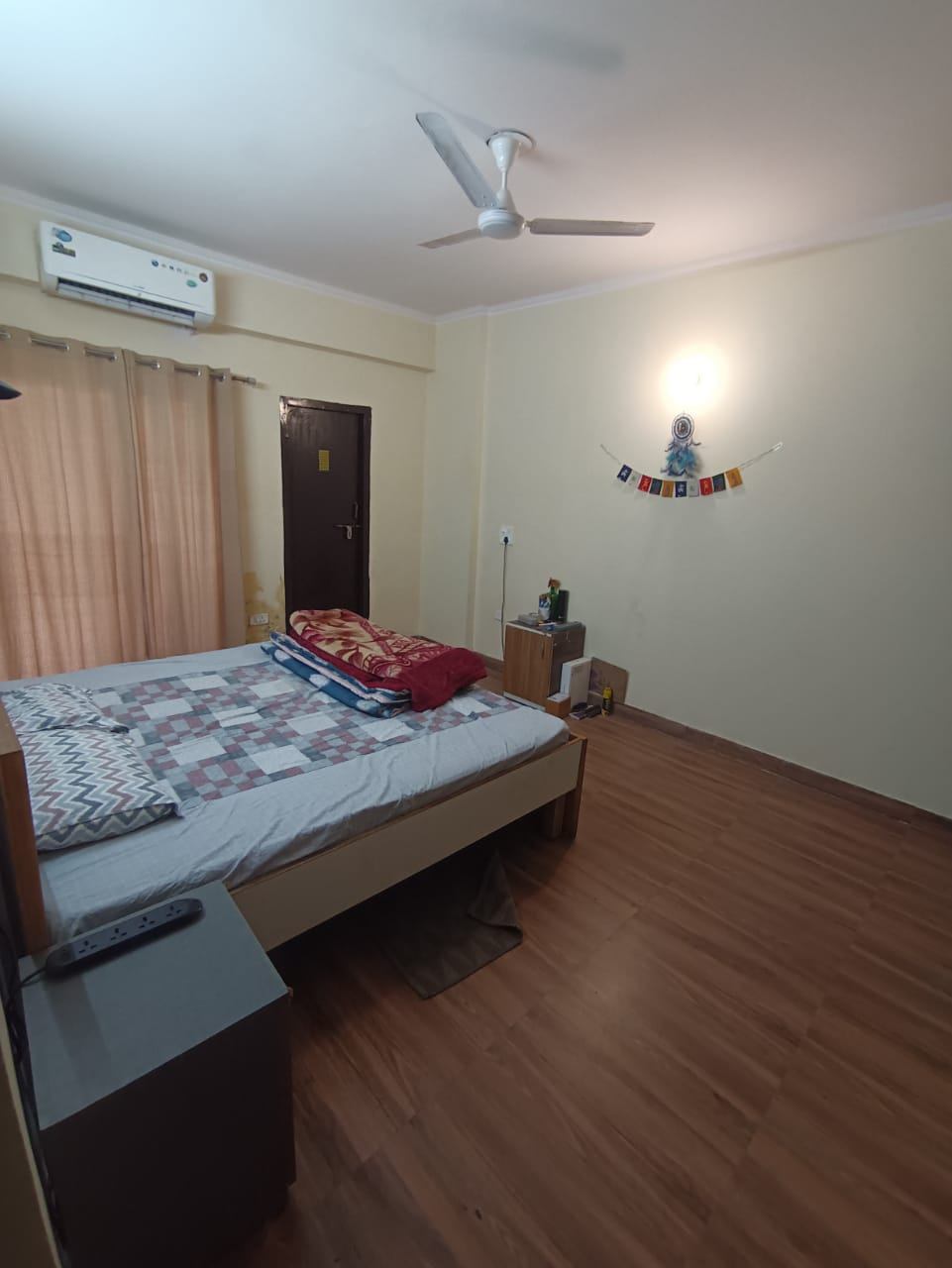3 Bed/ 3 Bath Rent Apartment/ Flat; 1,750 sq. ft. carpet area, Furnished for rent @Sector 75 noida 