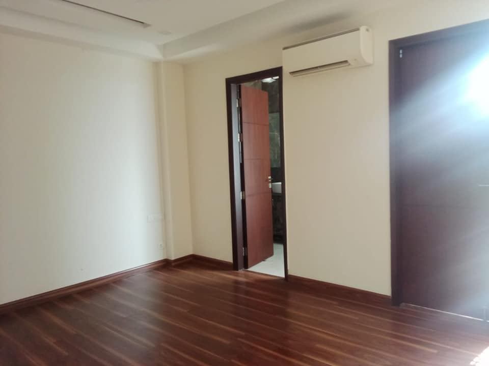3 Bed/ 3 Bath Rent Apartment/ Flat, Semi Furnished for rent @ Dlf Phase II, K-Block Gurgaon