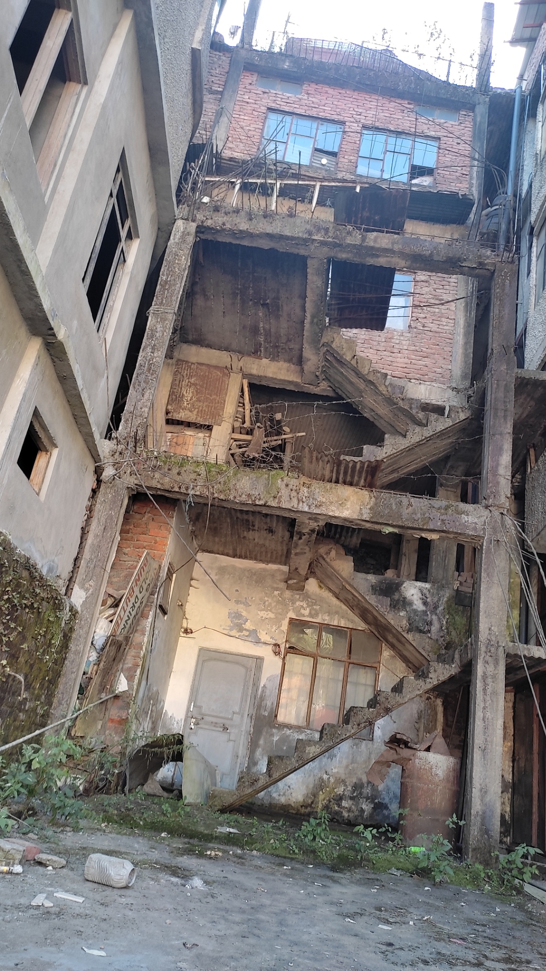 4,084 sq. ft. Sell Land/ Plot for sale @Kachi ghati, Shimla, near la ri sa hotel