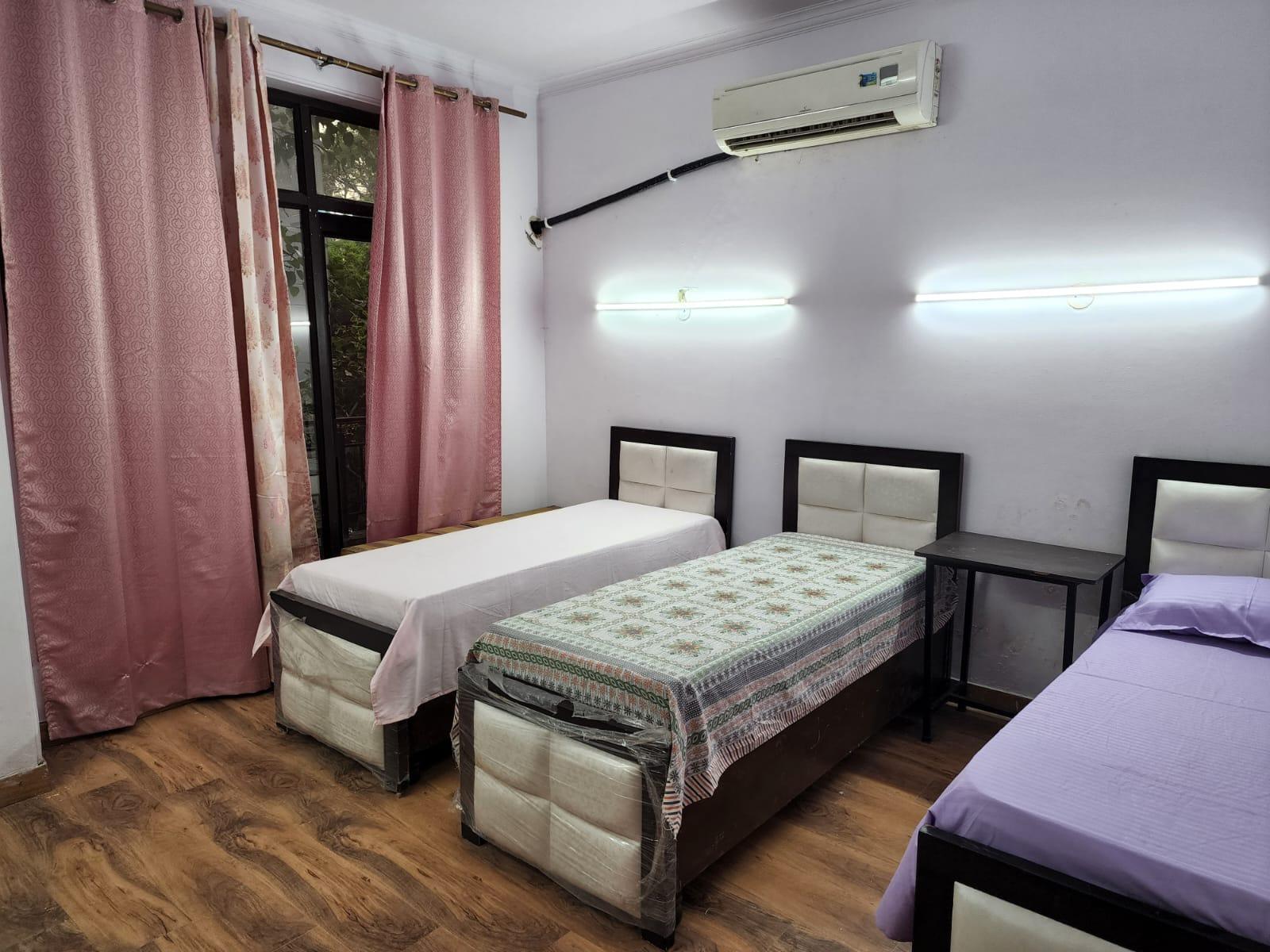 PG/ Roommate for rent @National park , Lajpat Nagar 4