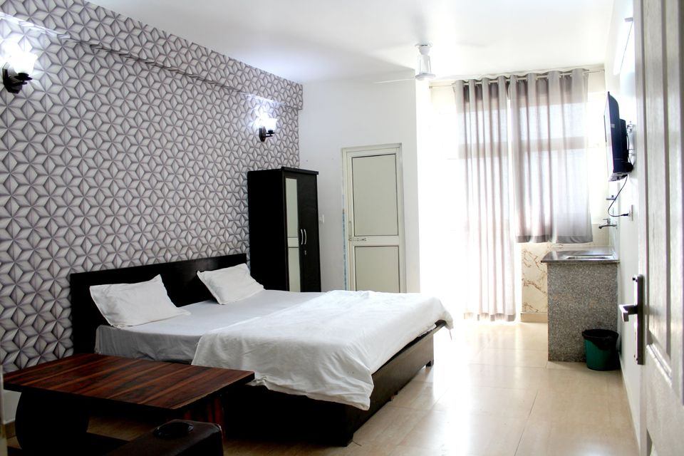 1 Bed/ 1 Bath Rent Apartment/ Flat, Furnished for rent @Sector 101, Noida 
